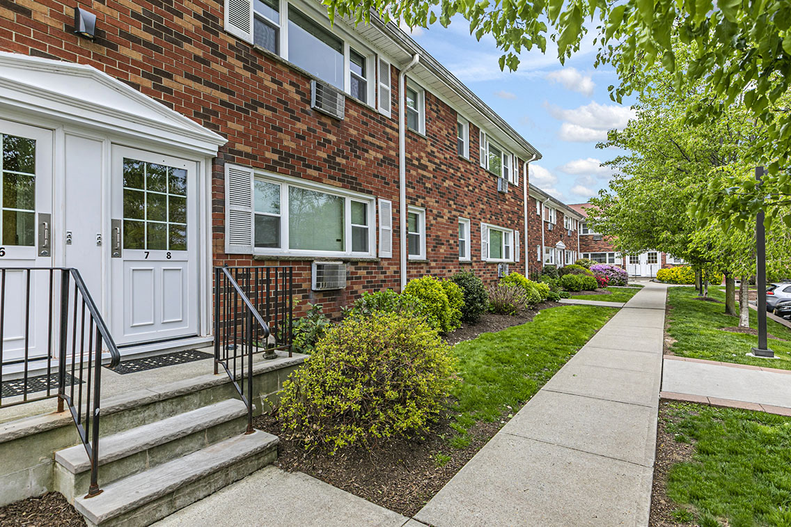 Beverwyck Gardens Exterior 3